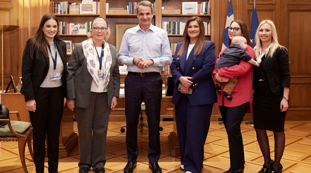 Παγκόσμια Ημέρα της Γυναίκας: Συνάντηση του πρωθυπουργού Κυριάκου Μητσοτάκη με πέντε γυναίκες στο Μέγαρο Μαξίμου - Τι συζητήθηκε. 
