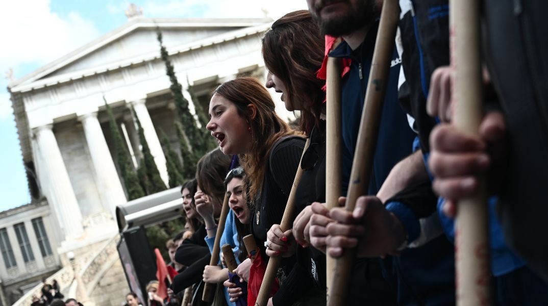 Πανεκπαιδευτικό συλλαλητήριο στην Αθήνα: Κλείνουν σταδιακά οι δρόμοι - Οι έκτακτες κυκλοφοριακές ρυθμίσεις.