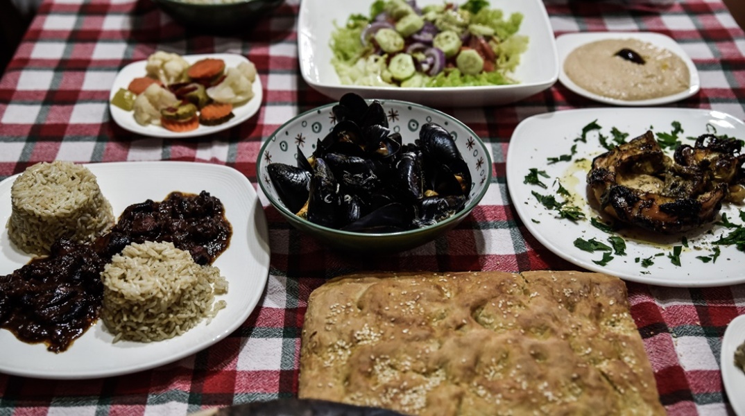 Λαγάνα και σαρακοστιανά στο τραπέζι της Καθαράς Δευτέρας