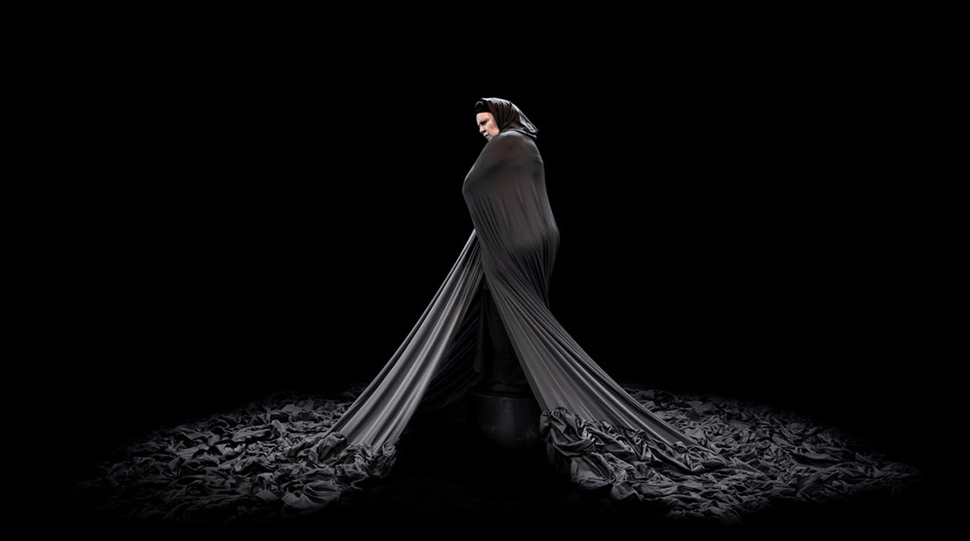 «Η Κυρά της Ρω» στο θέατρο Γκλόρια