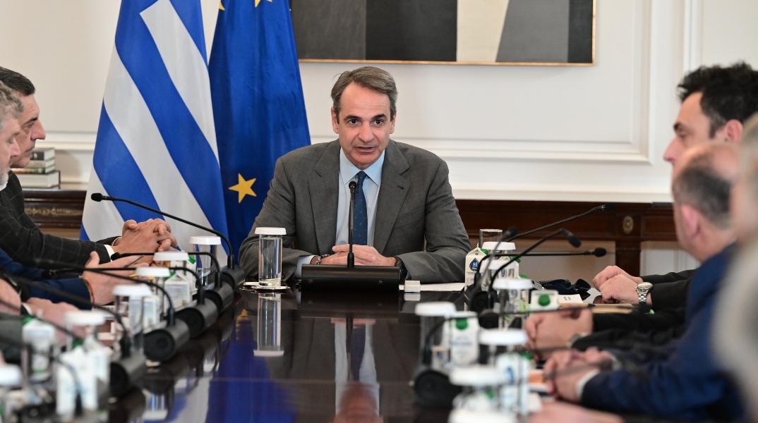 Μητσοτάκης: Συνάντηση με θεσμικούς φορείς Θεσσαλίας