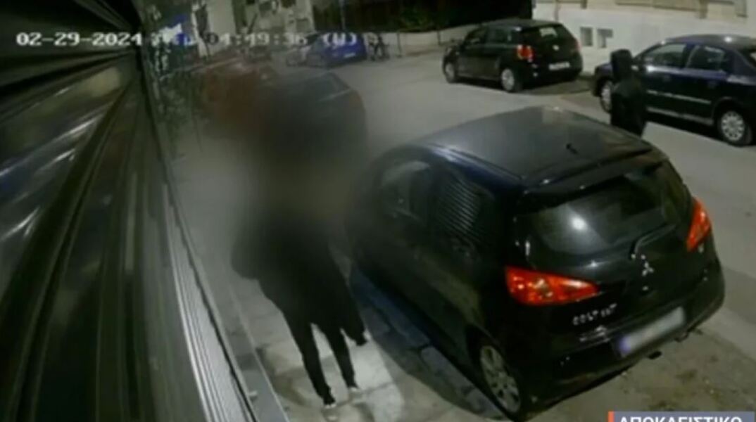 Τρόμος για 36χρονη στα Εξάρχεια - Την λήστεψαν και αποπειράθηκαν να την βιάσουν