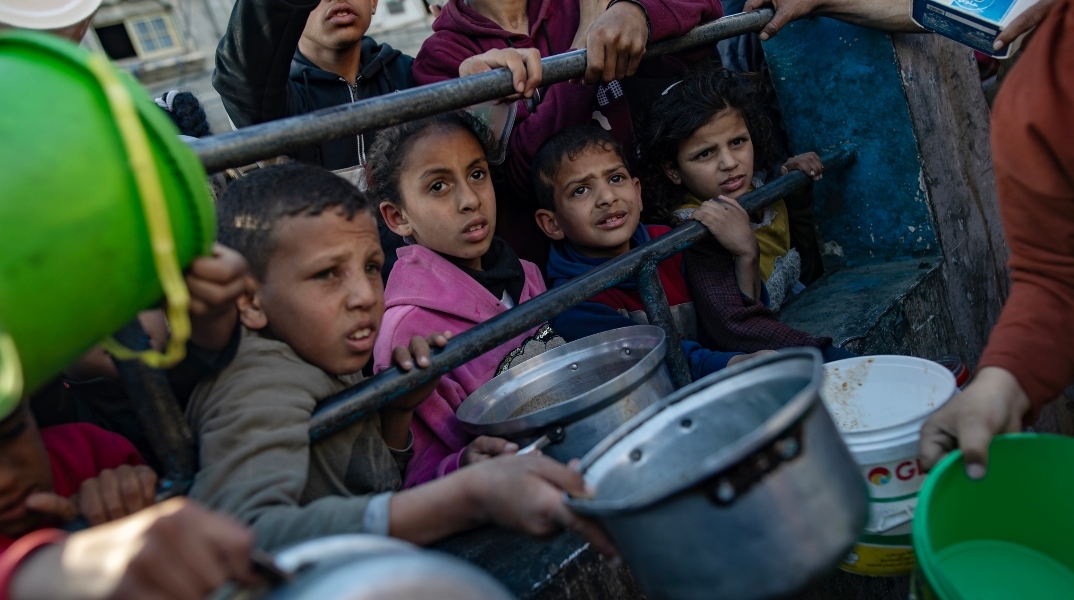 Εν πλω η βοήθεια για τη Γάζα ενώ ο άμαχος πληθυσμός λιμοκτονεί