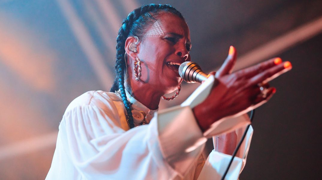 Neneh Cherry: Η 60χρονη τραγουδοποιός θα κυκλοφορήσει τα απομνημονεύματά της - Αφηγείται τη ζωή και την πορεία της στη μουσική.