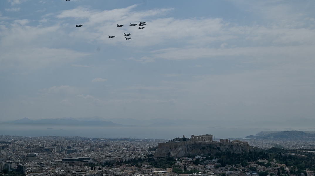 25η Μαρτίου: Μαχητικά αεροσκάφη πάνω από την Αθήνα 