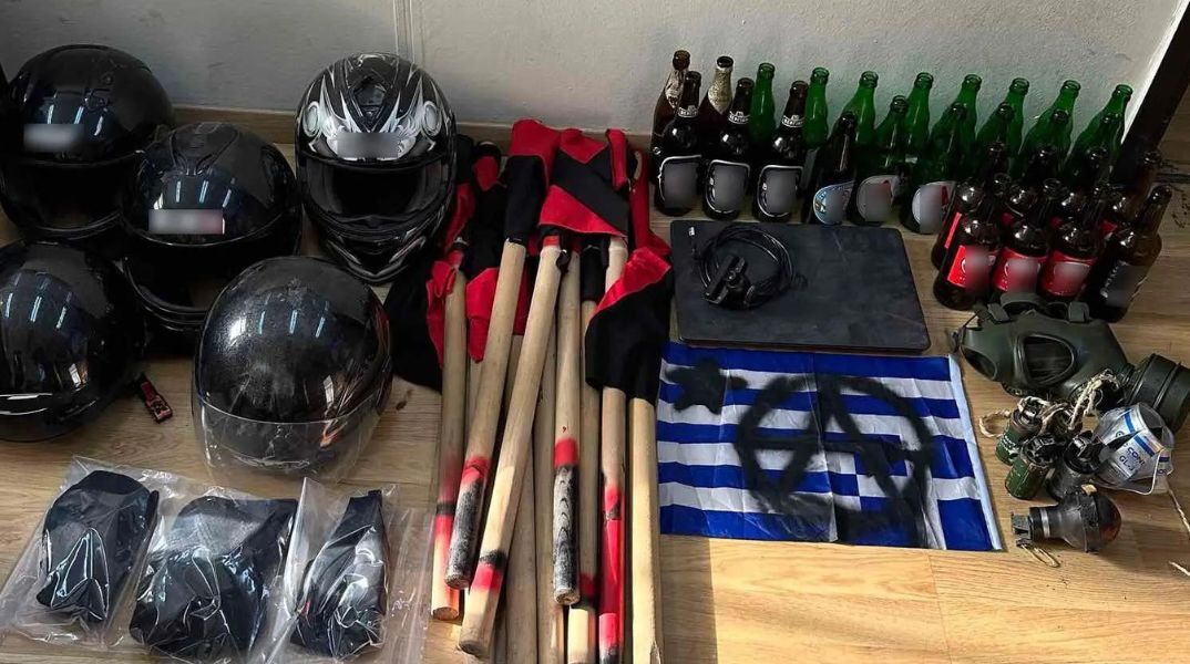 Αστυνομική επιχείρηση σε χώρους της Πανεπιστημιούπολης Ζωγράφου: Ρόπαλα, κράνη, χειροβομβίδες κρότου λάμψης και κουκούλες εντόπισε η ΕΛ.ΑΣ.