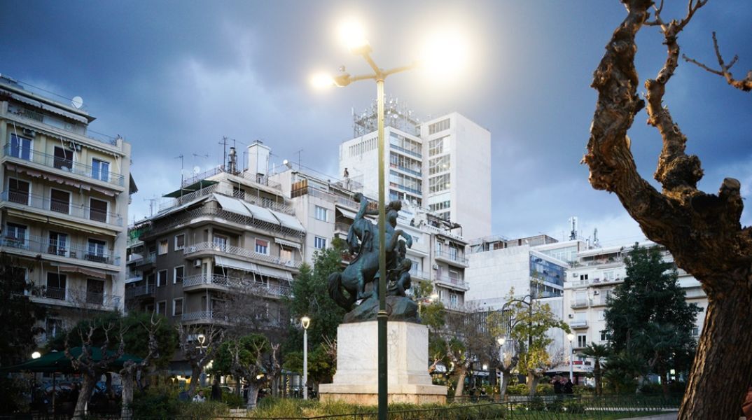 Ο δήμος Αθηναίων φωτίζει τις πλατείες της πρωτεύουσας - Πρόγραμμα εκτεταμένων εργασιών για αναβάθμιση και ενεργειακή εξοικονόμηση. 