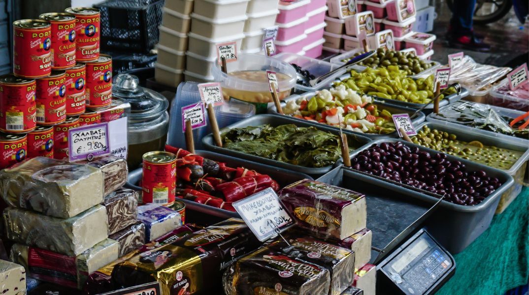 Καθαρά Δευτέρα: Χαμηλότερες ή ίσες με πέρυσι οι τιμές για το «Καλάθι της Σαρακοστής» - Συγκρίσεις προϊόντων σε δύο σούπερ μάρκετ.