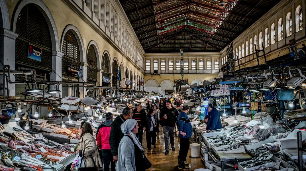 Καθαρά Δευτέρα 2024: Ανοιχτή από το πρωί της Κυριακής η Βαρβάκειος Αγορά - Πού κυμαίνονται οι τιμές - Το ωράριο των σούπερ μάρκετ.
