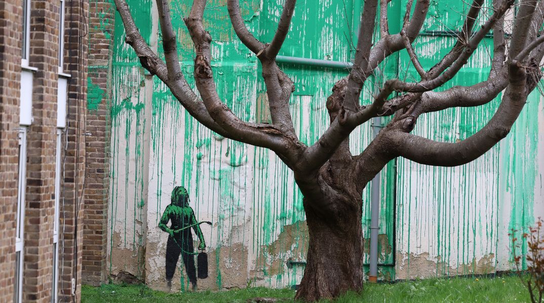 Banksy: Νέα τοιχογραφία του παγκοσμίου φήμης street artist στο Λονδίνο - Ο καλλιτέχνης επιβεβαιώνει με ανάρτησή του τις εικασίες.