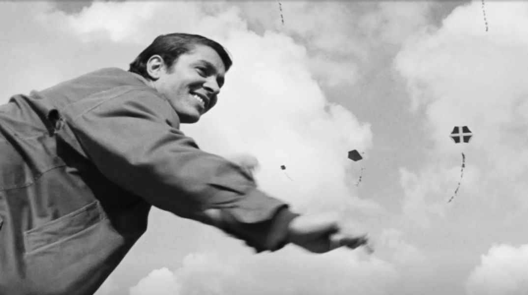 Καθαρά Δευτέρα: Η Φίνος Φιλμ εύχεται χρόνια πολλά και καλή Σαρακοστή με χιουμοριστικό αφιέρωμα στην παροιμία «Καθαρός ουρανός αστραπές δεν φοβάται».