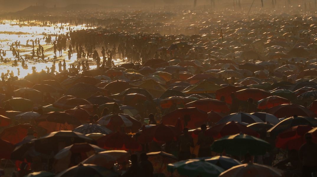 Βραζιλία: Στους 62,3 βαθμούς Κελσίου έφτασε η αισθητή θερμοκρασία στο Ρίο - Καταρρακτώδεις βροχές απειλούν τα νότια της χώρας.