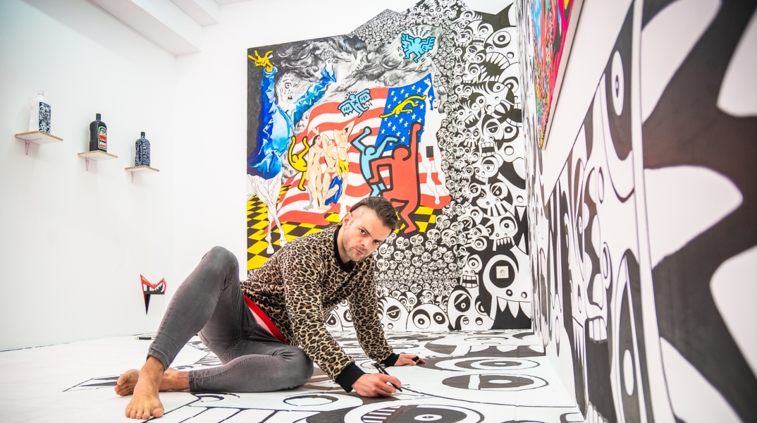 Open Studio: Ο εικαστικός Γιώργος Τζινούδης ανοίγει το ατελιέ του, The Shot Space, στο Κουκάκι, για το κοινό, στις 6 και 7 Απριλίου.