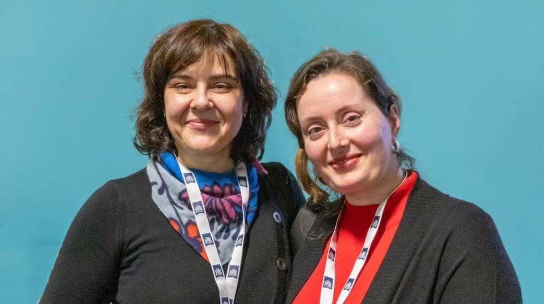 «Ποίηση με χιούμορ»: Μυρσίνη Γκανά & Λένα Καλλέργη