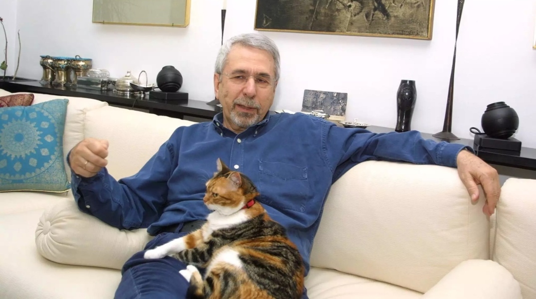 Νίκος Δήμου: Συνέντευξη με τον συγγραφέα για το νέο του βιβλίο «Η αντίσταση στον Δαρβίνο και άλλα 13 ετερόδοξα κείμενα» που κυκλοφορεί από τις εκδόσεις Πατάκη.