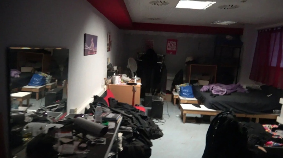 Εικόνα από το εσωτερικό εστίας στην Πανεπιστημιούπολη Ζωγράφου όπου έγινε αστυνομική επιχείρηση