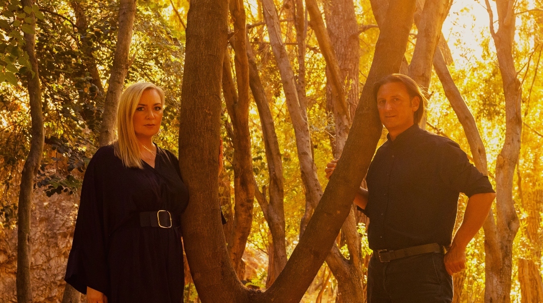 Η Ρίτα Αντωνοπούλου και ο Γιάννης Μπελώνης στο αφιέρωμα «Όλες του κόσμου οι φωνές» για την Παγκόσμια Ημέρα Ποίησης