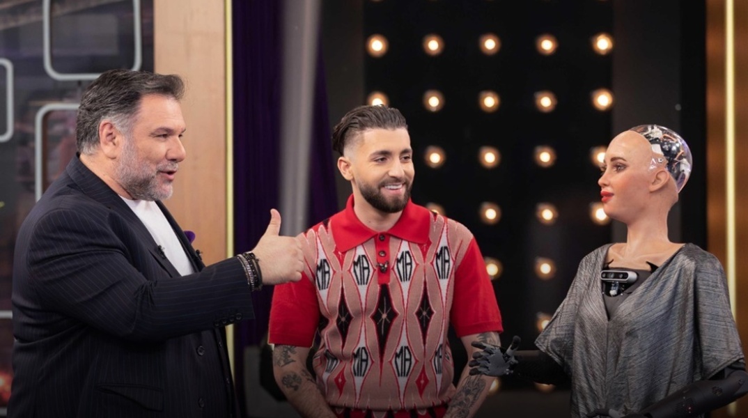 H Sophia the Robot στον Γρηγόρη Αρναούτογλου