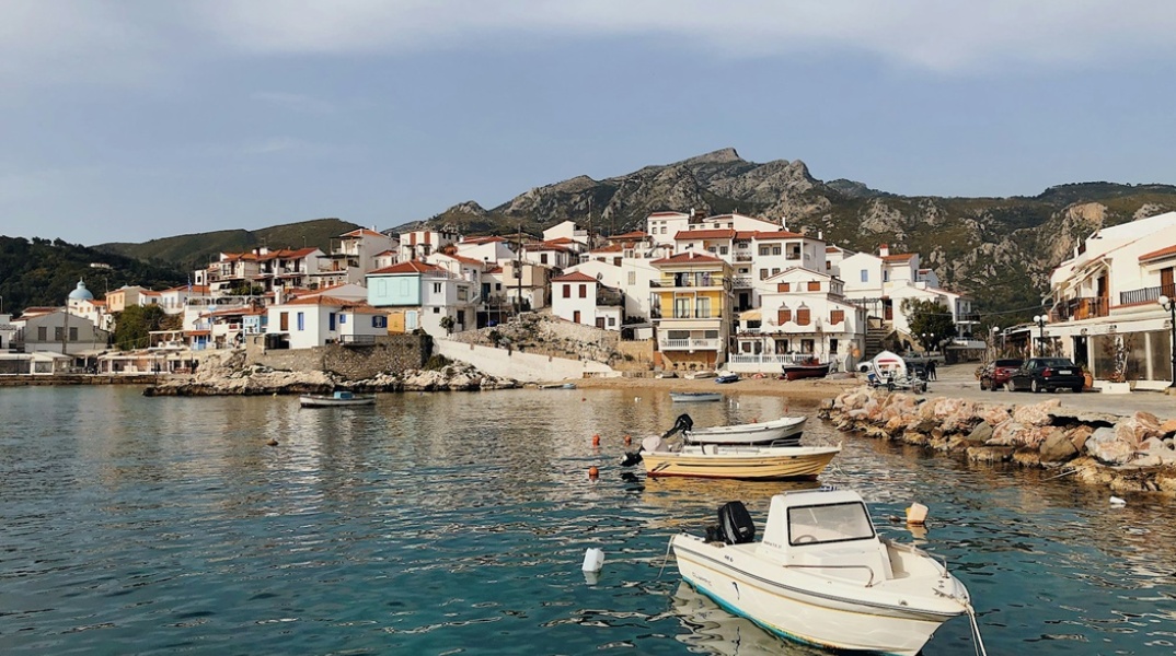 Φωτογραφία από λιμανάκι στη Σάμο