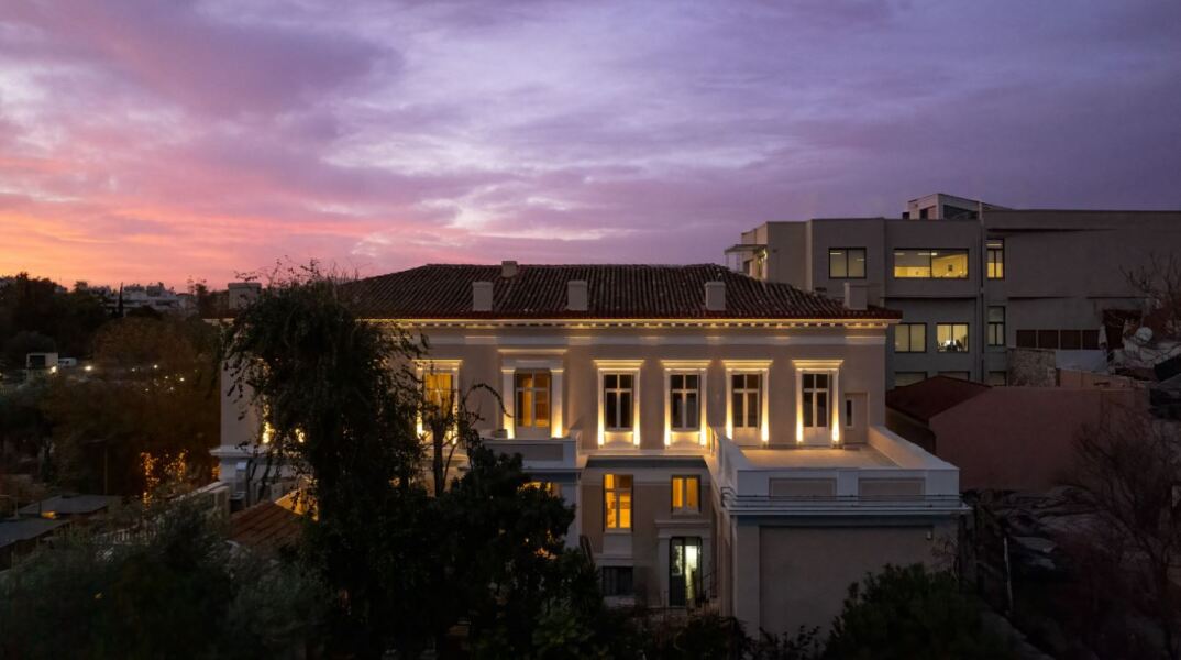 Το νέο πολυτελές ξενοδοχείο La Divina υποδέχεται τους επισκέπτες του στο ιστορικό κέντρο της Αθήνας