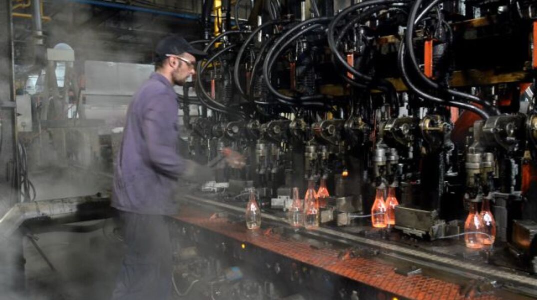 Κλείνει το εργοστάσιο υαλουργίας «Γιούλα» στο Αιγάλεω