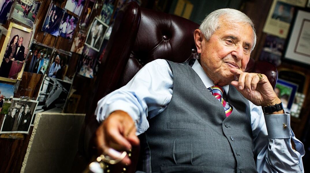 Πέθανε ο Μάρτιν Γκρίνφιλντ, επιζώντας του Ολοκαυτώματος και ράφτης προέδρων και σταρ