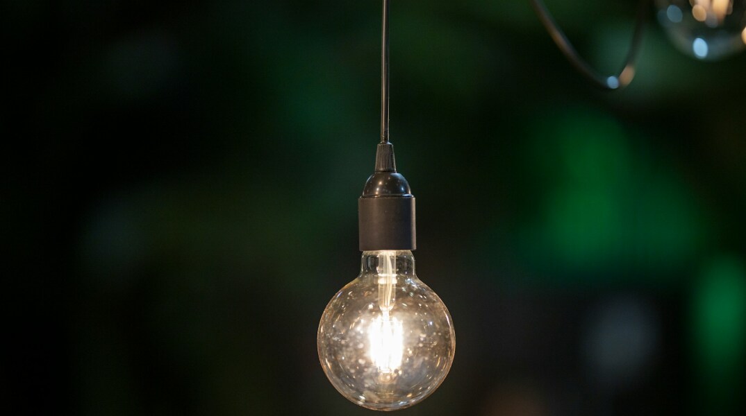 Αναμμένη λάμπα