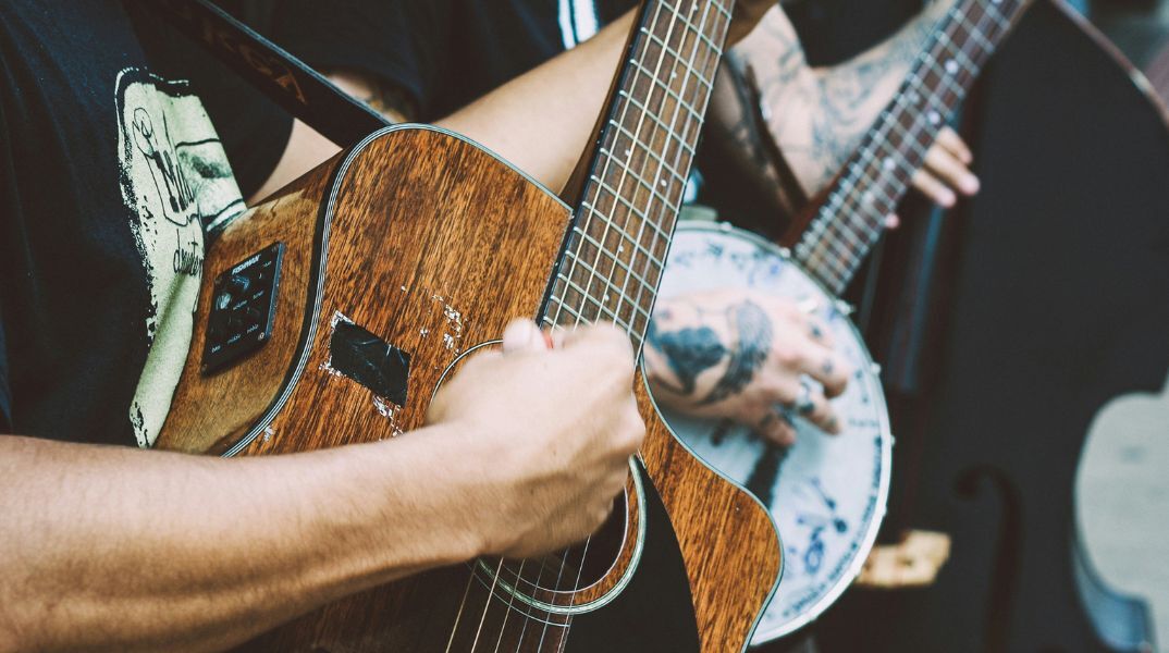 Η πολιτεία του Τενεσί είναι η πρώτη στις ΗΠΑ που προστατεύει τους μουσικούς από την τεχνητή νοημοσύνη - Θεσπίζει μέτρα η γενέτειρα της κάντρι. 