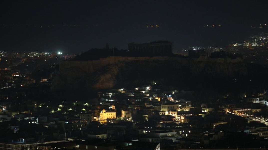 «Ώρα της Γης» το Σάββατο: Πότε και για πόση ώρα σβήνουν τα φώτα σε μνημεία και επιχειρήσεις