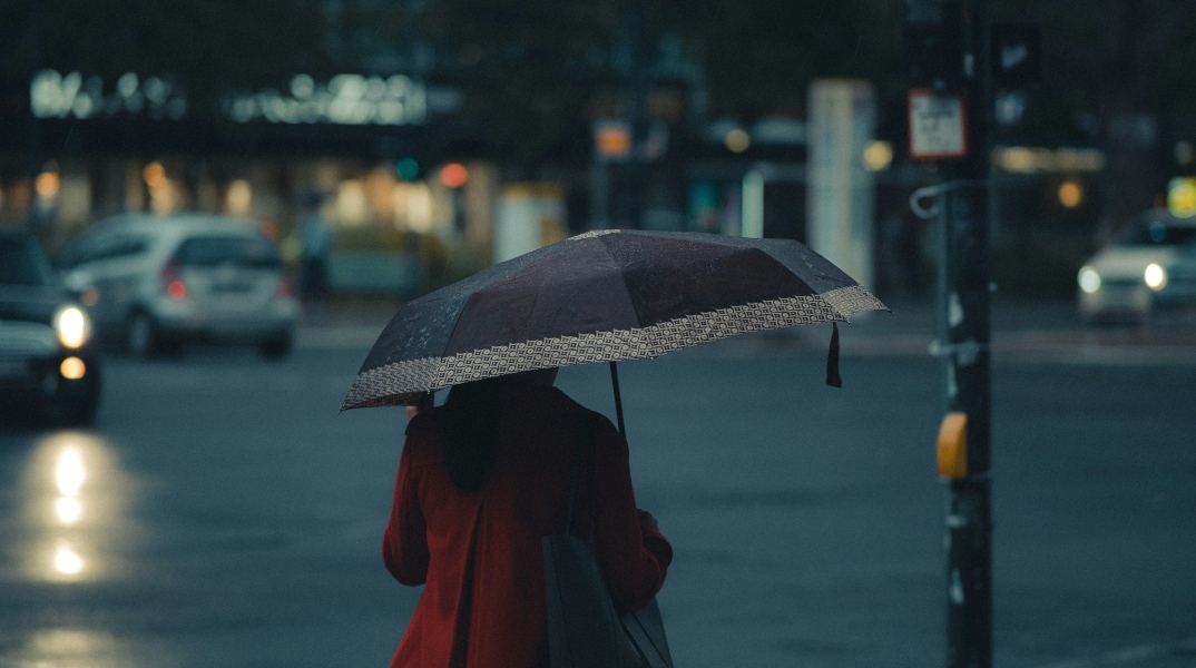 Καιρός σήμερα: Συννεφιά και βροχές την Τρίτη