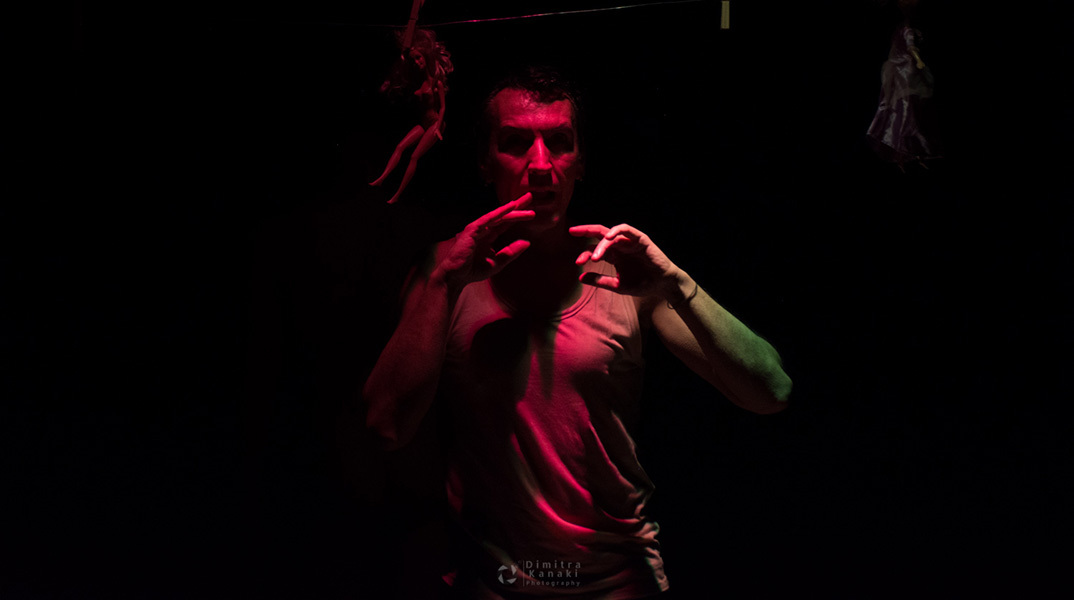 Διψάω: Η σκοτεινή εξομολόγηση του διαφορετικού Κώστα, στο Θέατρο 104