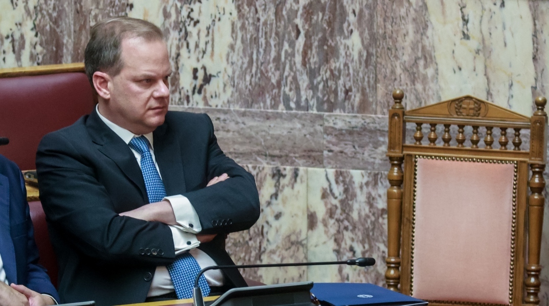 Καραμανλής: Το χειροκρότημα σχολίασαν Κασσελάκης - Ανδρουλάκης