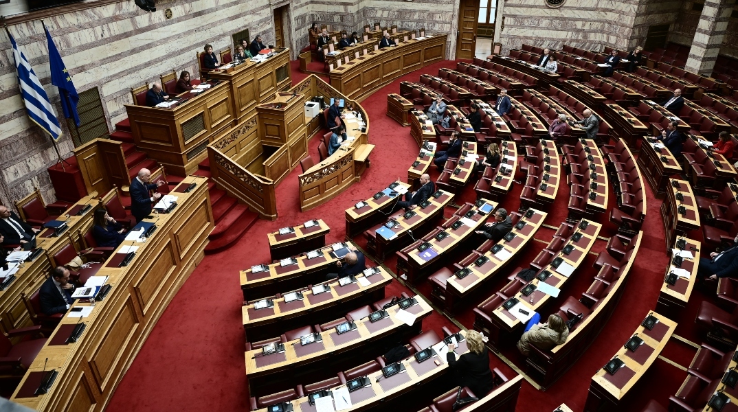 Πρόταση μομφής: Η 2η μέρα συζήτησης για τα Τέμπη 