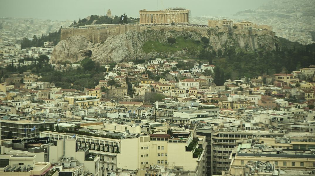 «Πνίγεται» και η Ελλάδα από τη σκόνη