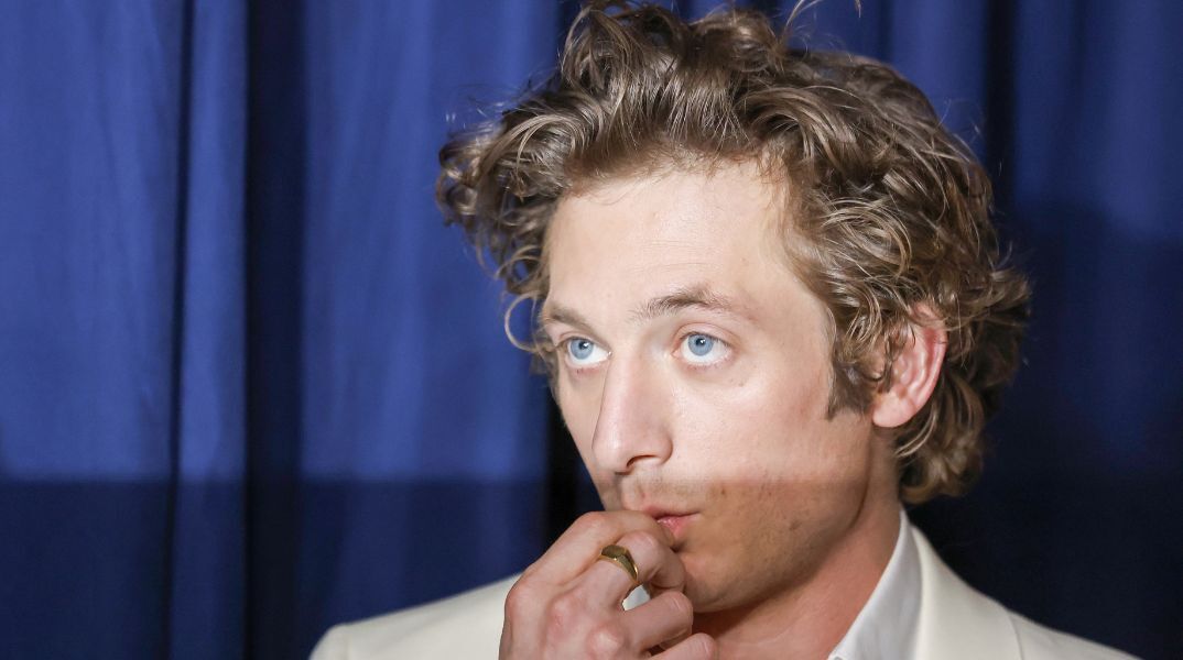 Τζέρεμι Άλεν Γουάιτ: Φαβορί για να υποδυθεί τον Μπρους Σπρίνγκστιν στη μεγάλη οθόνη ο πρωταγωνιστής της σειράς «The Bear».