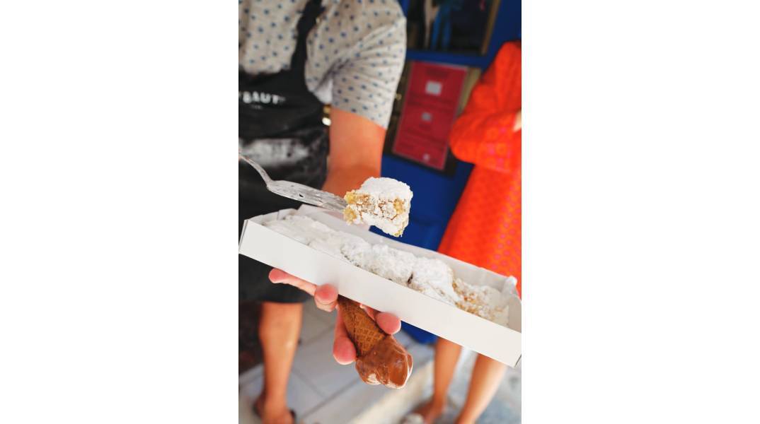 Ζαχαροπλαστείο Τσαγκάρη: Υπέροχα νηστίσιμα αμυγδαλωτά