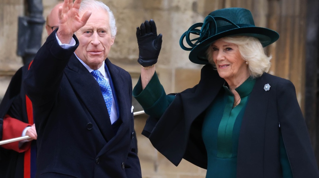 Βασιλιάς Κάρολος και Καμίλα στην πασχαλινή λειτουργία στο παρεκκλήσι του Αγίου Γεωργίου