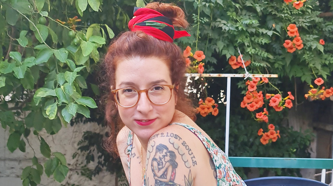 Η Ειρήνη Βιτόρου από το μπαλκόνι της