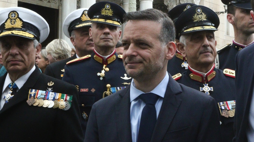 Ο δήμαρχος, οι μπάτσοι και η αφισορύπανση