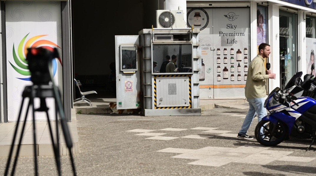Το Αστυνομικό Τμήμα έξω από το οποίο έγινε η γυναικοκτονία με θύμα 28χρονη στους Αγίους Αναργύρους
