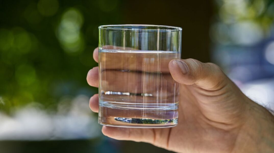 Ποτήρι με νερό