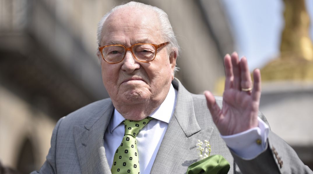 Ζαν-Μαρί Λεπέν: Ο «πατριάρχης» της γαλλικής ακροδεξιάς τέθηκε υπό νομική κηδεμονία - Σημαντικά επιδεινωμένη η υγεία του 95χρονου πολιτικού.