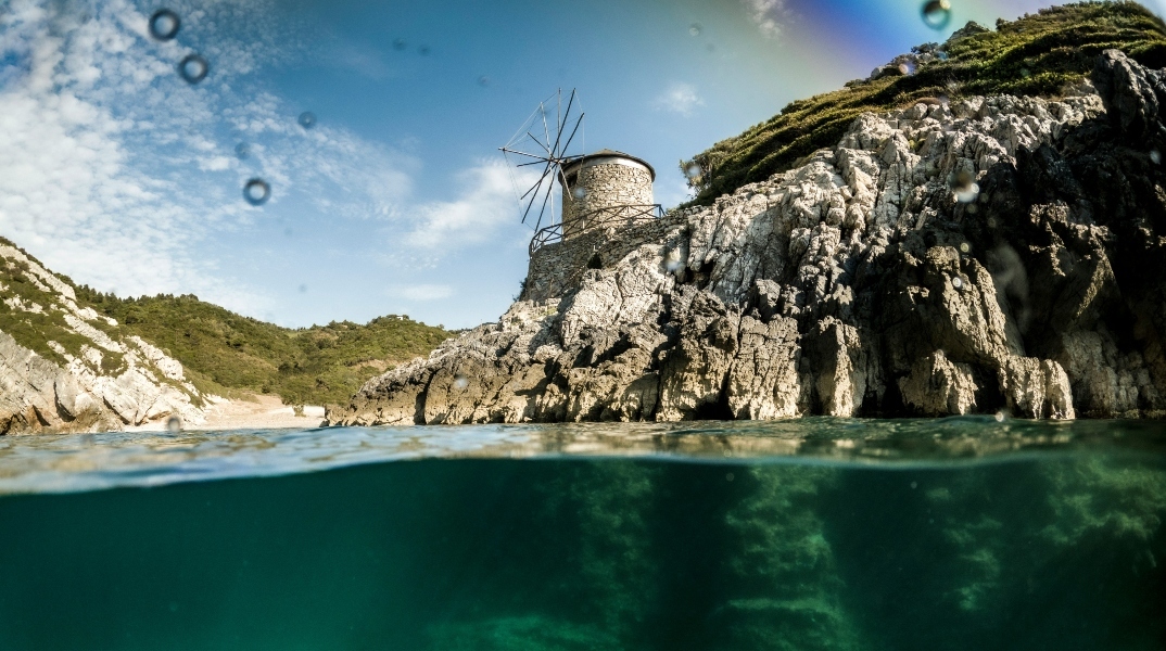 Καλοκαίρι 2024: Οι παραλίες σε Άνδρο και Αλόννησο που ξεχωρίζουν