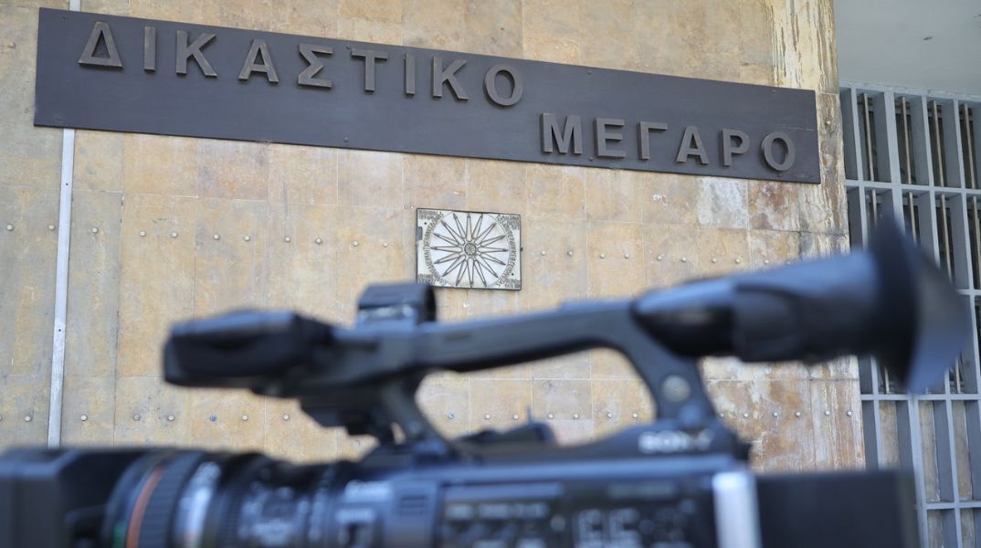 Θεσσαλονίκη: Ελεύθερος ο 13χρονος που κατηγορείται ότι διακίνησε ακατάλληλα βίντεο και φωτογραφίες συνομήλικής του - Οι όροι που του επιβλήθηκαν.