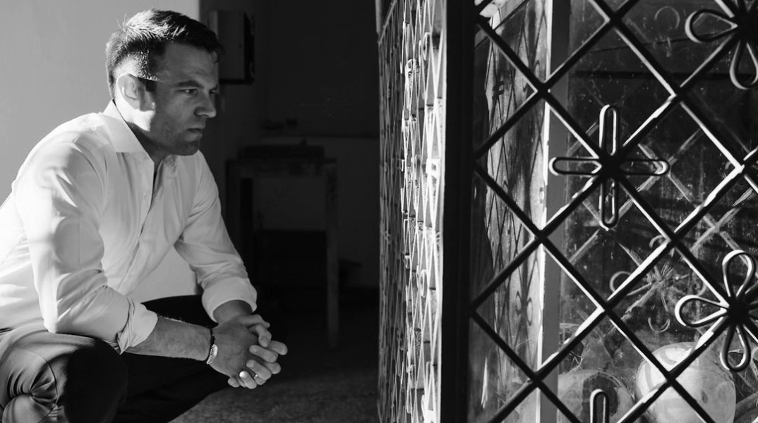 Στέφανος Κασσελάκης στον τάφο των παππούδων του