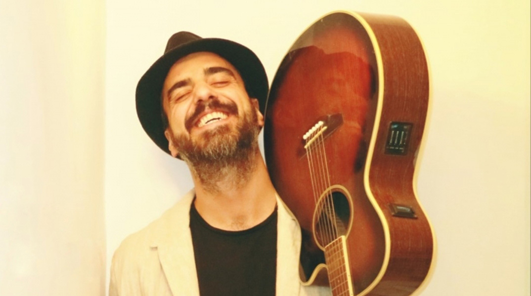 Ο Νίκος Μπέρκας στη σκηνή του Fuzz