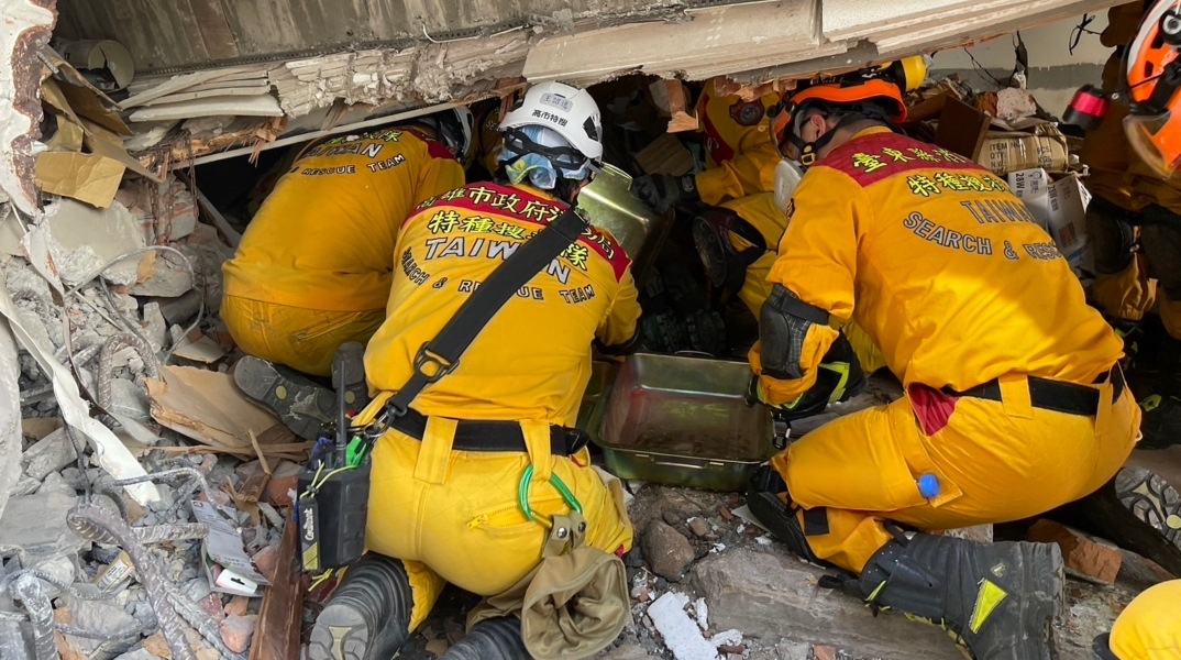 Σεισμός στην Ταϊβάν: 12 νεκροί, ψάχνουν  τους εγκλωβισμένους
