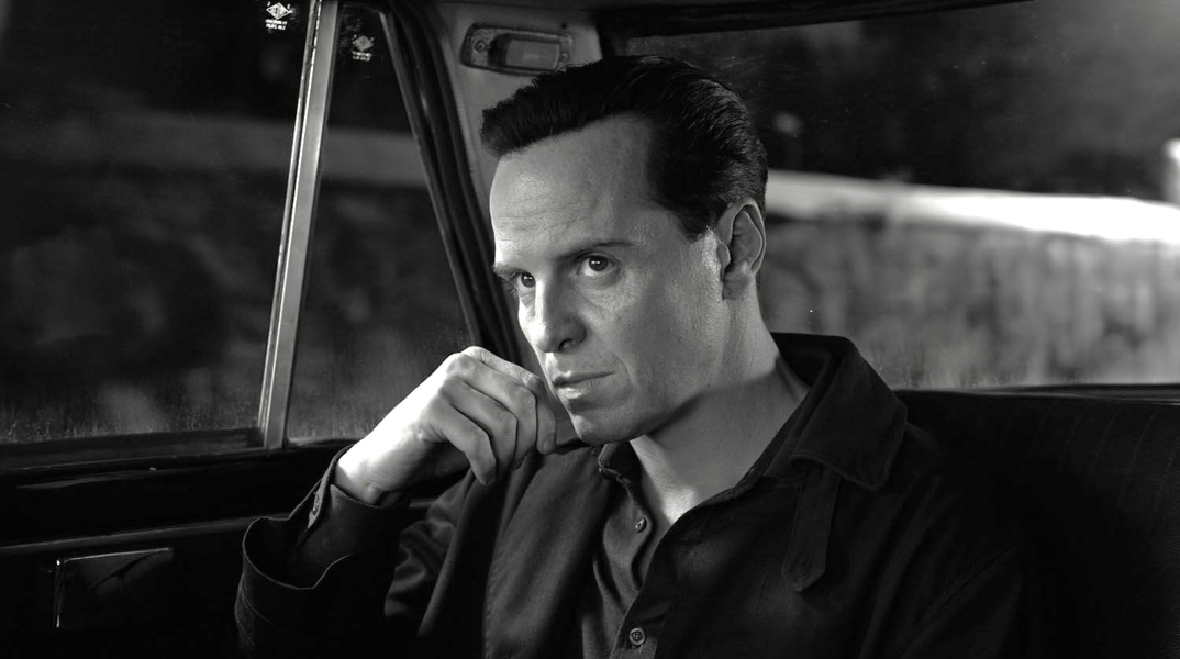 Ripley: Εντυπώσεις από την τηλεοπτική σειρά στο Netflix με τον Άντριου Σκοτ στον ρόλο του ήρωα της Πατρίτσια Χάισμιθ.