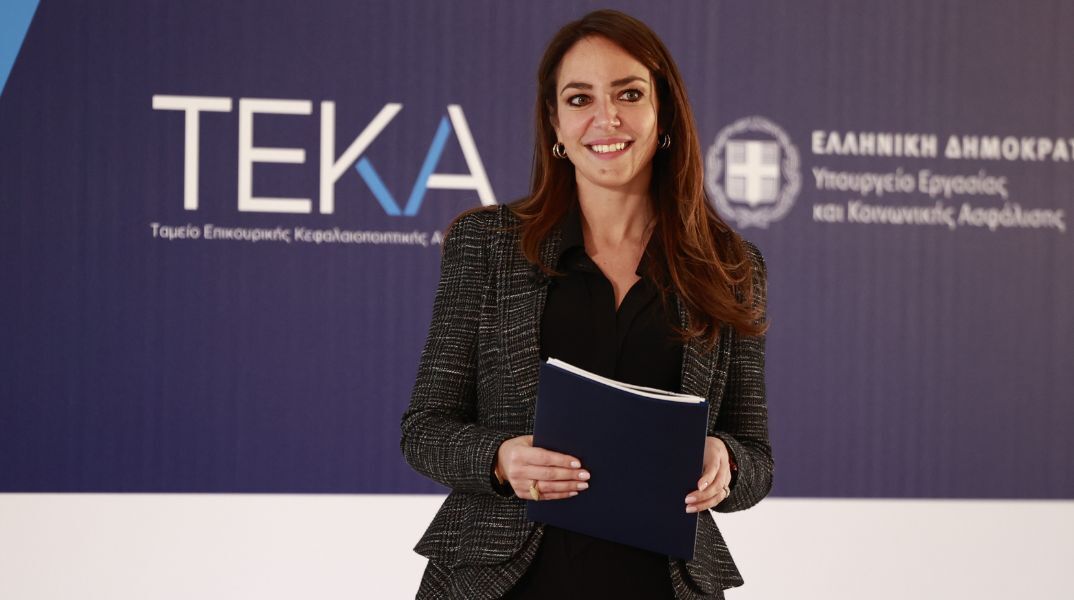 Δόμνα Μιχαηλίδου: «Αυξημένο στα 415 ευρώ το δώρο του Πάσχα - Παράνομοι όσοι δεν το καταβάλουν» - Συνέντευξη της υπουργού Εργασίας και Κοινωνικής Ασφάλισης