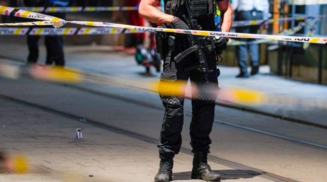 Νορβηγία: Οι αστυνομικοί θα φέρουν όπλα μέχρι νεωτέρας λόγω απειλής εναντίον τζαμιών - Τι προκάλεσε την προσωρινή εξουσιοδότηση.